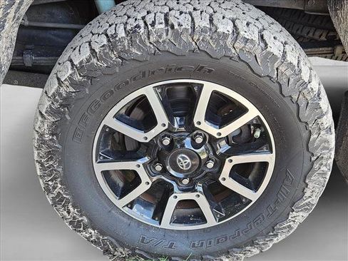 Used 2018 Toyota Tundra Limited w/ Limited Premium Package AWD/4WD image 5