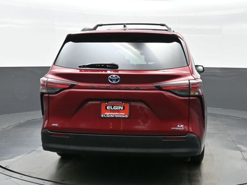 Used 2021 Toyota Sienna LE image 5
