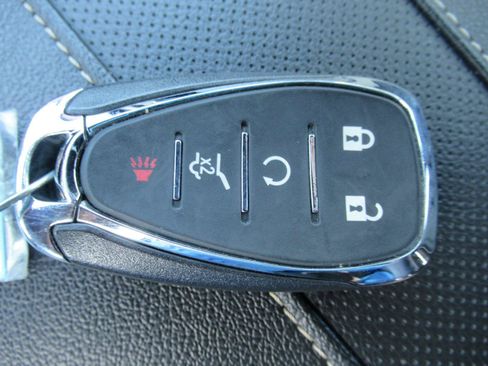 Used 2023 Chevrolet Traverse Premier FWD image 36