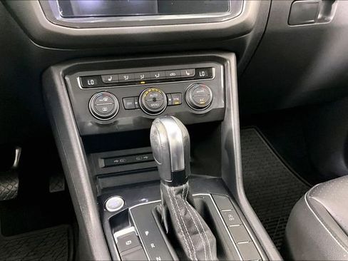 Used 2021 Volkswagen Tiguan SE w/ Panoramic Sunroof Package FWD image 8