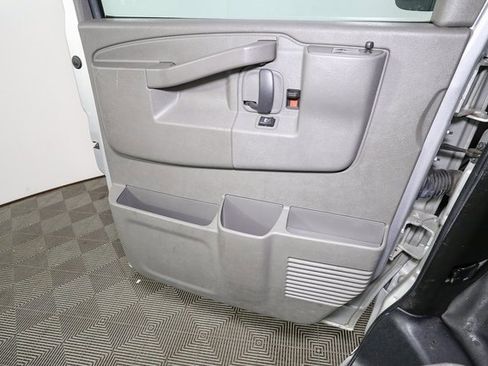 Used 2022 Chevrolet Express 2500 image 28