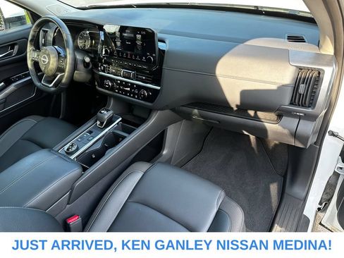 Certified 2025 Nissan Pathfinder SL w/ SL Premium Package AWD/4WD image 24