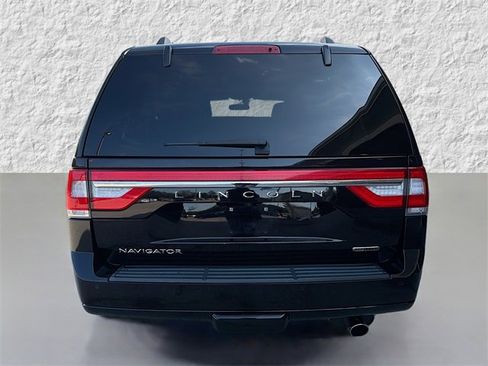Used 2016 Lincoln Navigator Select image 4