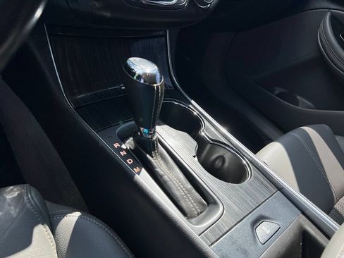 Used 2017 Chevrolet Impala LT FWD image 22