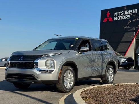 New 2026 Mitsubishi Outlander ES image 8