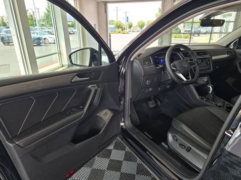 Used 2024 Volkswagen Tiguan SE w/ MDO Package, Two-Row AWD/4WD image 33