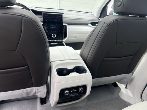 New 2026 GMC Acadia Denali w/ Super Cruise Package FWD image 18