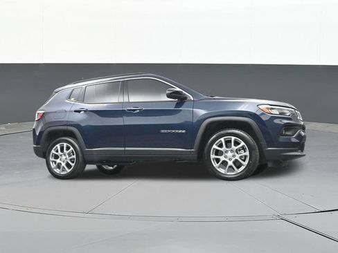 Used 2024 Jeep Compass Latitude AWD/4WD image 49