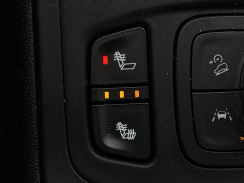 Used 2022 GMC Terrain SLE w/ Driver Convenience Package FWD image 13