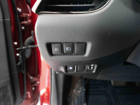 Used 2019 Toyota C-HR Limited FWD image 11