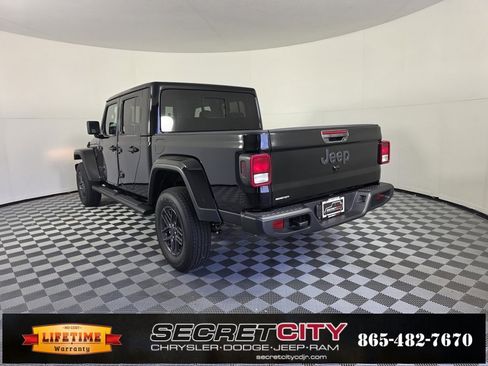 New 2025 Jeep Gladiator Sport image 5