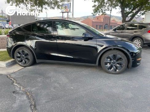 Used 2025 Tesla Model Y Long Range AWD/4WD image 1