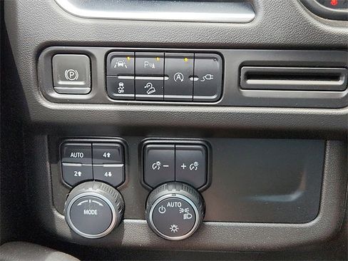 Used 2022 Chevrolet Tahoe Z71 image 21