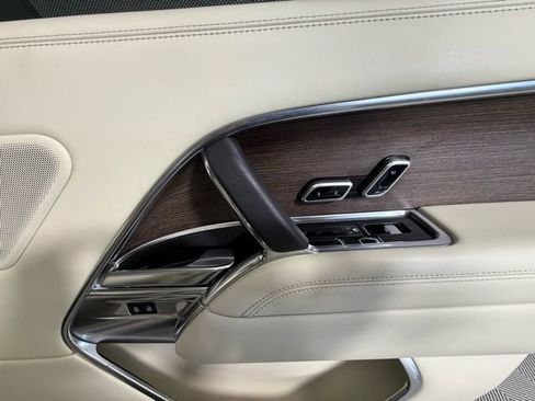 Used 2023 Land Rover Range Rover Long Wheelbase SE image 30