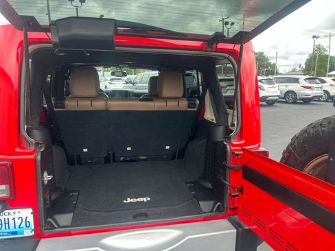 Used 2015 Jeep Wrangler Unlimited Sahara w/ Connectivity Group AWD/4WD image 13