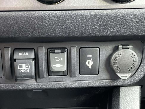 Used 2019 Toyota Tacoma TRD Sport AWD/4WD image 29