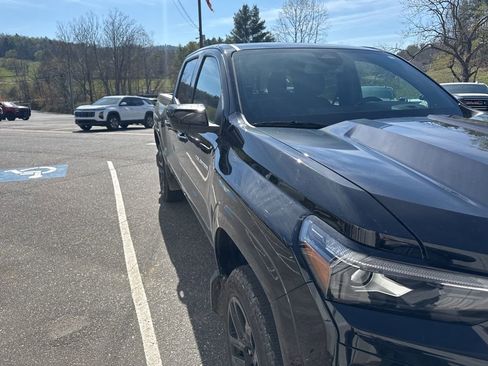 Used 2025 Chevrolet Colorado Z71 w/ Z71 Convenience Package 2 image 7