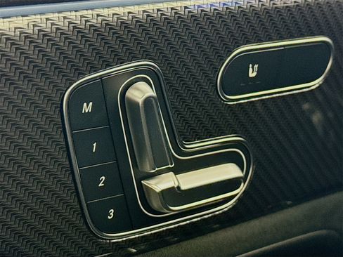 Certified 2025 Mercedes-Benz GLB 250 image 21