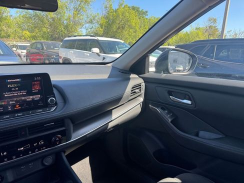 Used 2025 Nissan Rogue SV image 37