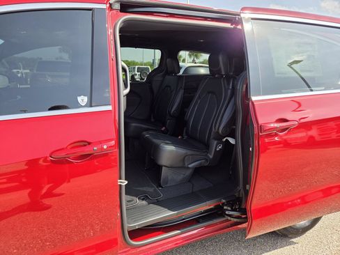 New 2026 Chrysler Pacifica Select FWD image 13