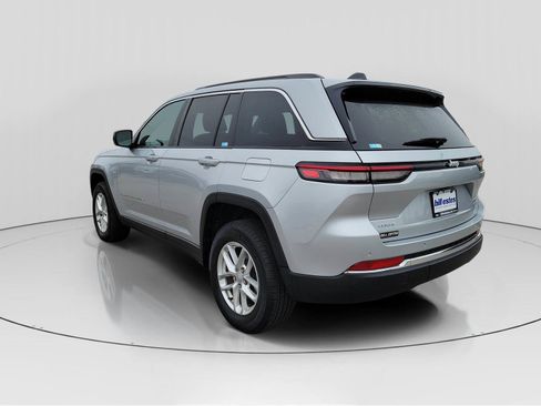 Used 2024 Jeep Grand Cherokee Laredo X image 3