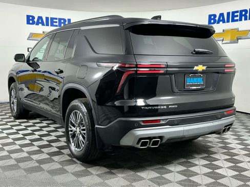 Used 2024 Chevrolet Traverse LT w/ Enhanced Driving Package image 7