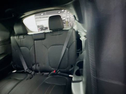 Used 2025 Honda Pilot TrailSport image 28