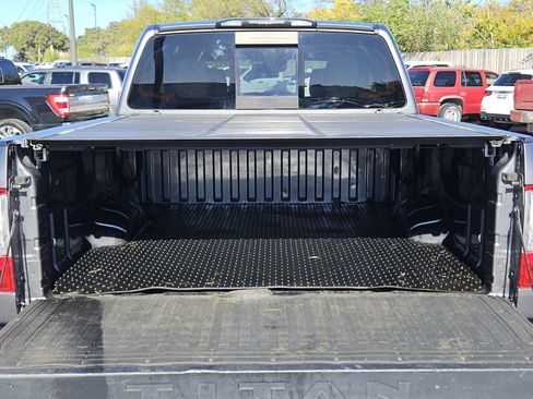 Used 2021 Nissan Titan SV w/ SV Convenience Package image 32