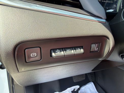 Used 2022 Buick Enclave Premium AWD/4WD image 23