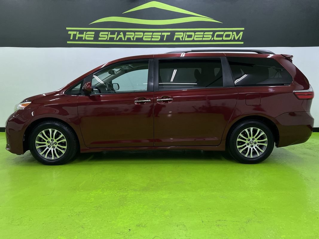 Used 2020 Toyota Sienna XLE w/ XLE Navigation Package FWD image 6