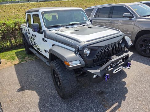Used 2020 Jeep Wrangler Sport image 3
