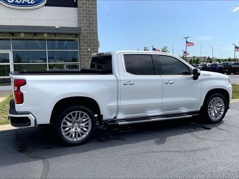 Used 2019 Chevrolet Silverado 1500 High Country w/ Technology Package AWD/4WD image 6
