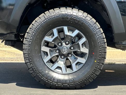 Used 2018 Toyota Tacoma TRD Off-Road AWD/4WD image 26