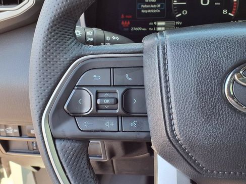 Used 2025 Toyota Tundra Limited AWD/4WD image 30