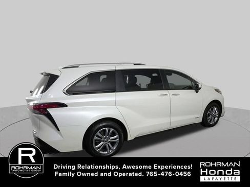 Used 2021 Toyota Sienna Platinum AWD/4WD image 10