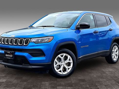 Used 2024 Jeep Compass Sport AWD/4WD image 2