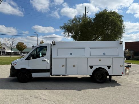 Used 2019 Freightliner Sprinter 3500 w/ Premium Package RWD image 6