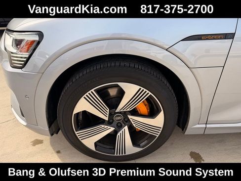 Used 2022 Audi e-tron Premium Plus image 8