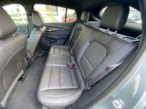 Used 2025 Buick Envista Sport Touring image 37