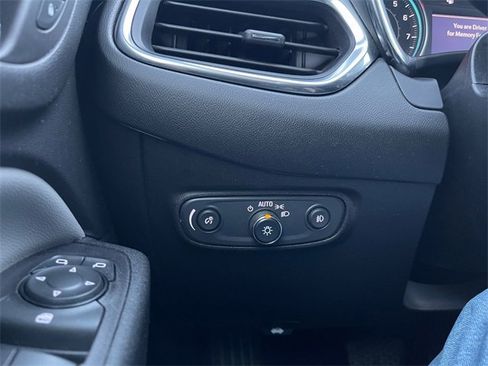 Used 2020 Chevrolet Equinox Premier image 24