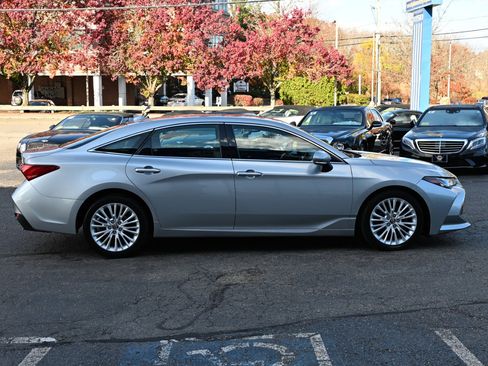 Used 2019 Toyota Avalon Limited image 7