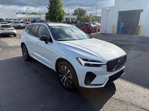 Used 2024 Volvo XC60 B5 Plus w/ Protection Package Premier AWD/4WD image 4