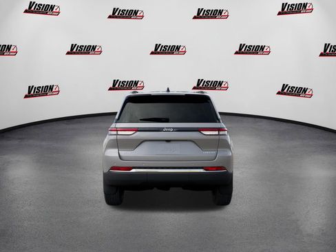 New 2025 Jeep Grand Cherokee Laredo w/ Luxury Tech Group I AWD/4WD image 7