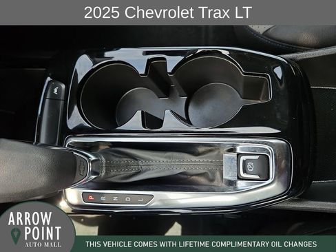 Used 2025 Chevrolet Trax LT FWD image 28