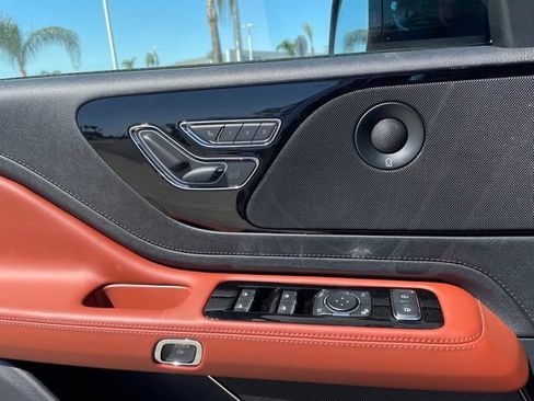 New 2026 Lincoln Aviator Reserve w/ Jet Appearance Package AWD/4WD image 18