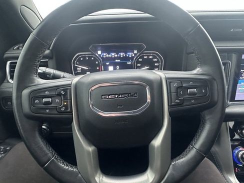 Used 2021 GMC Yukon Denali w/ Denali Premium Package image 18