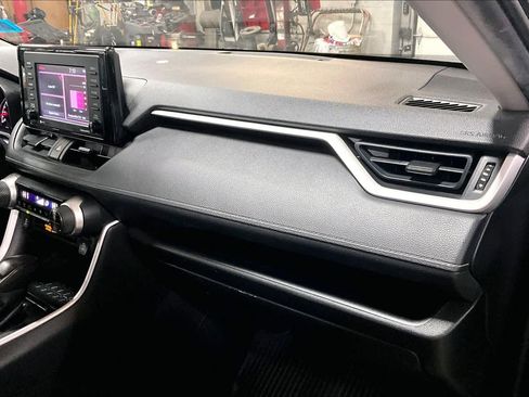 Used 2020 Toyota RAV4 XLE image 17