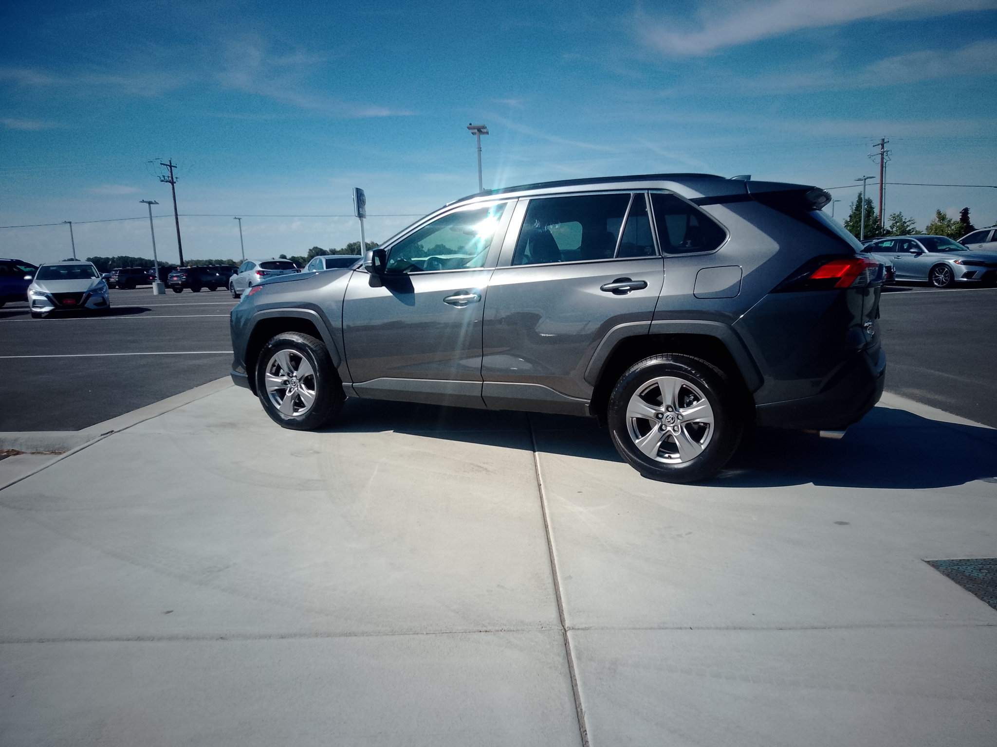 Used 2025 Toyota RAV4 XLE AWD/4WD image 5