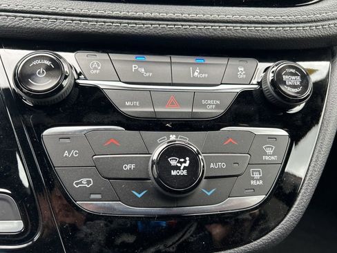 New 2026 Chrysler Pacifica Select AWD/4WD image 27