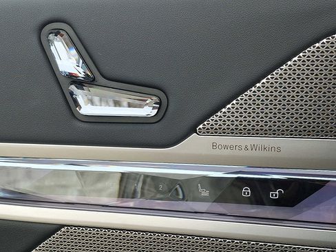 Used 2023 BMW 740i w/ Parking Assistance Package image 26